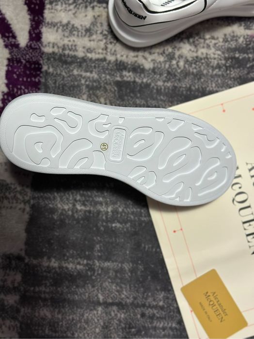 Alexander McQueen alb cu negru