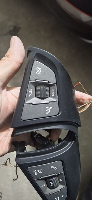 Продам кнопку руля от малибу 1 оригинал снят с малибу 1 не подделка