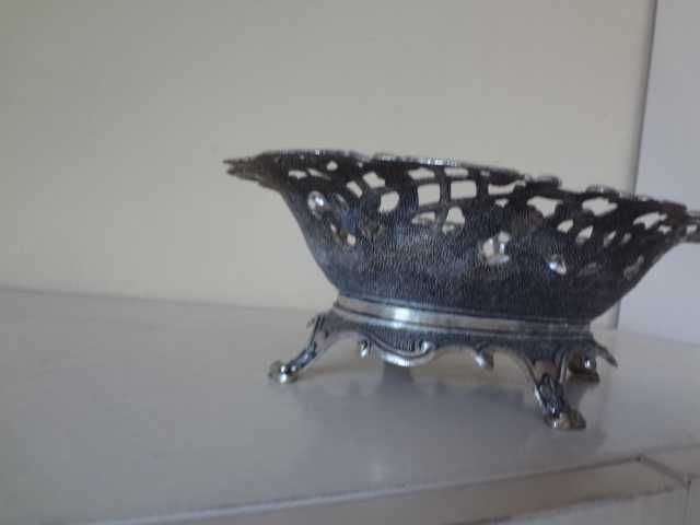 Орнаментална сребриста купа от Виена