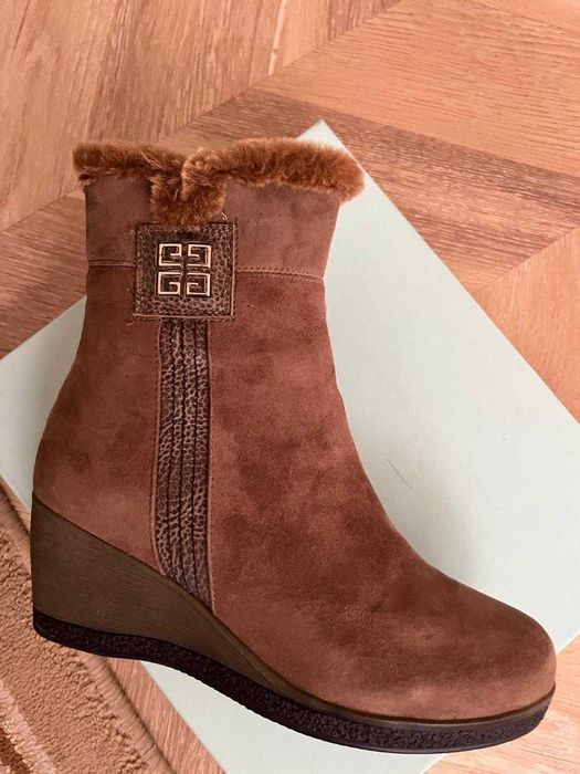 Продам зимние сапожки