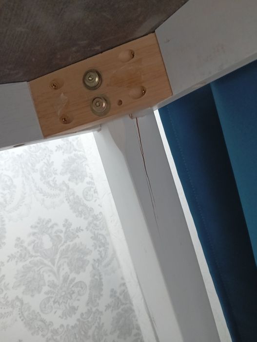 Стол кухонный, белый