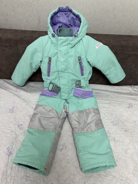 Продам зимний комбинезон для девочки