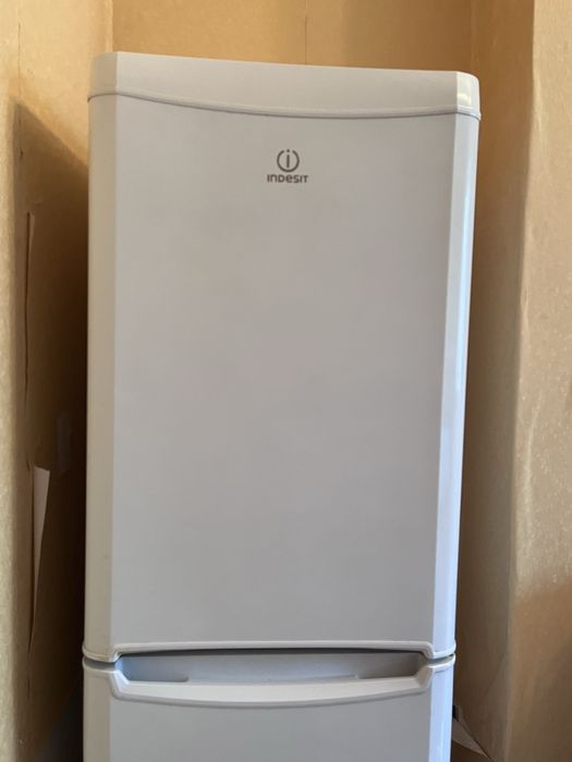 Холодильник indesit в отличном состояний