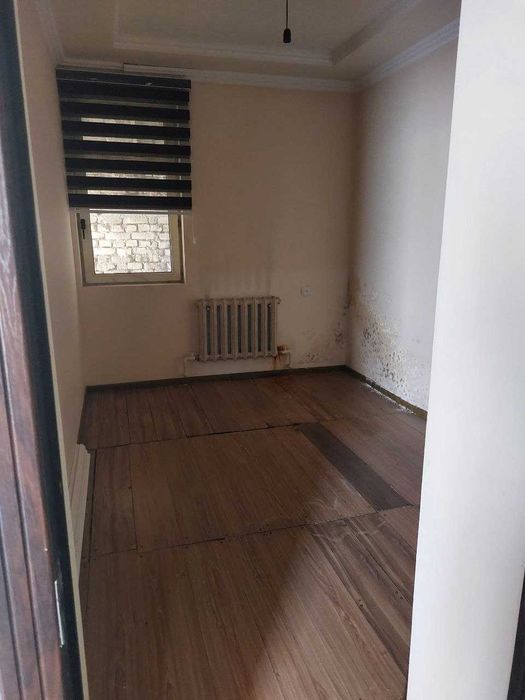 Ijaraga 5 xonali hovli beriladi. Uy o‘rtacha ta’mirlangan