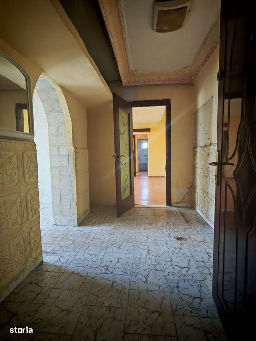 Oportunitate de renovare! 2 camere, 53 mp, etaj 3/4, loc de parcare — fotografia 3