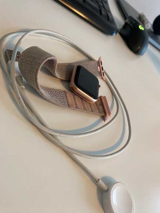 Apple Watch Series 4, Starlight Aluminum 44mm, S/M