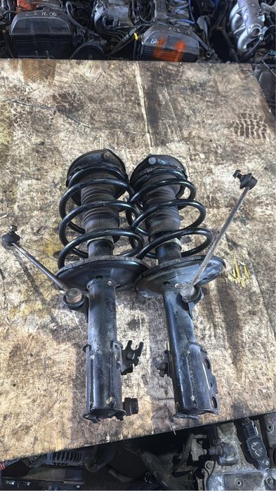 Привозные передние амортизаторы Toyota / Lexus