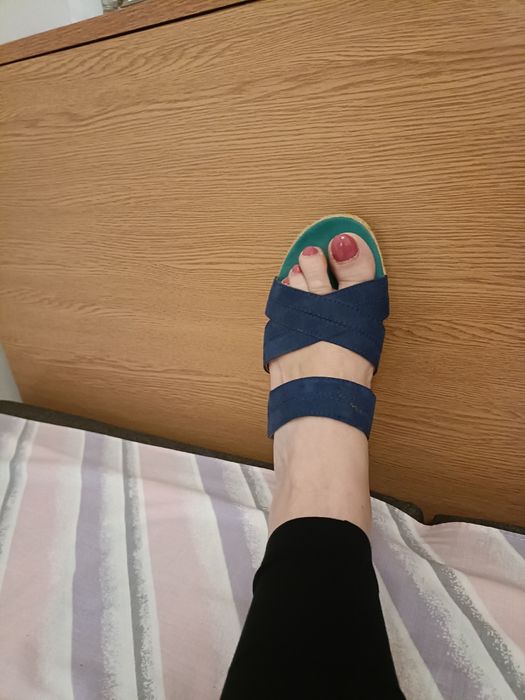 De vânzare saboți/