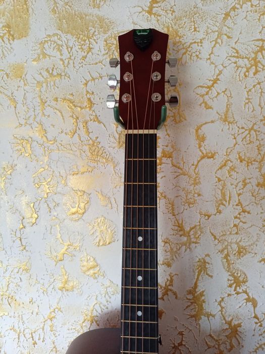 Гитара аккустическая