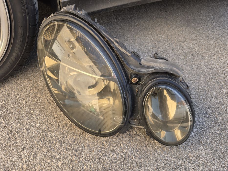 Десен фар XENON Мерцедес Е класа w211 Mercedes E class W211 фарове ксенон