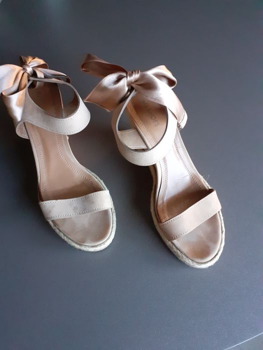 Sandale cu funda in spate