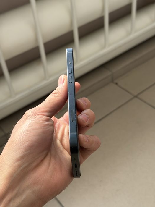 Продам Iphone 13