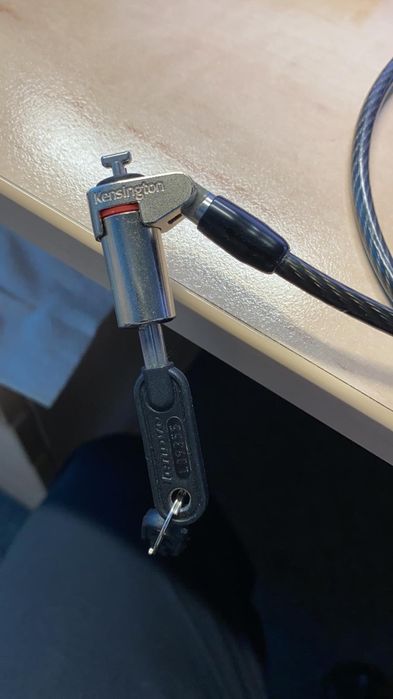 Vand Cablu Securitate Lenovo Kensington + incarcator Lenovo ieftin