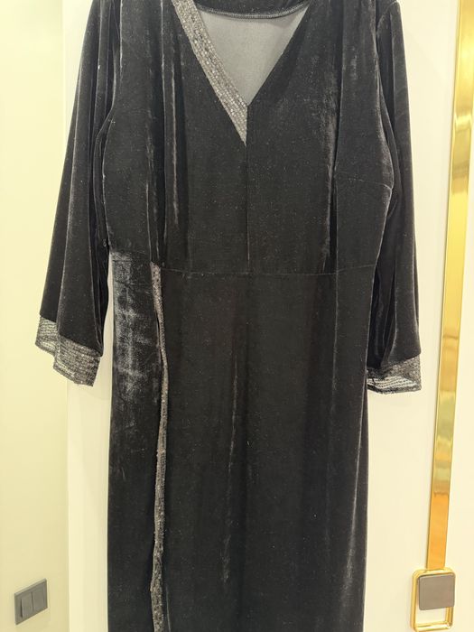 Платье женские и плащи