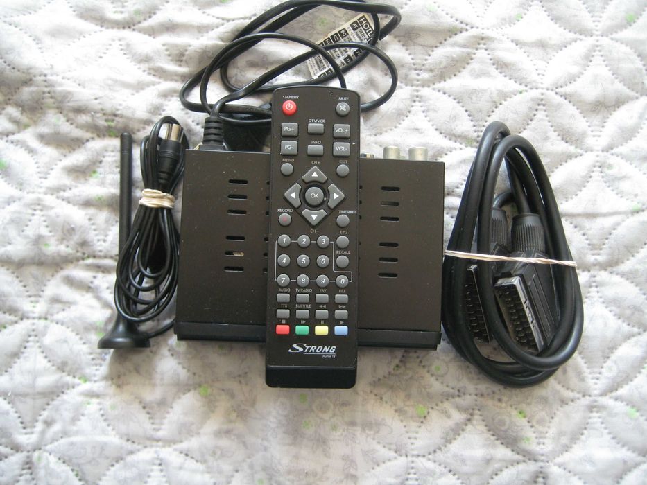 Продавам цифров декодер STRONG SRT 8112