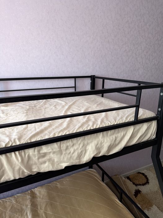 продам Двухъярусную кровать