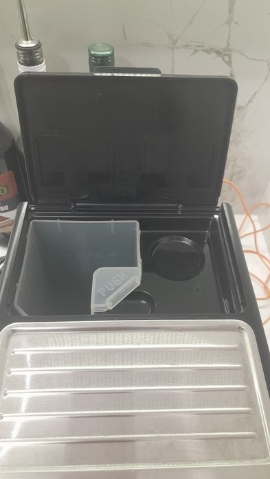 Кофеварка  De'Longhi (Италия)