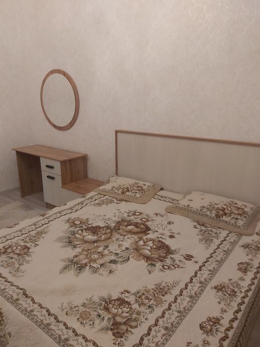 Почти новый спальный гарнитур