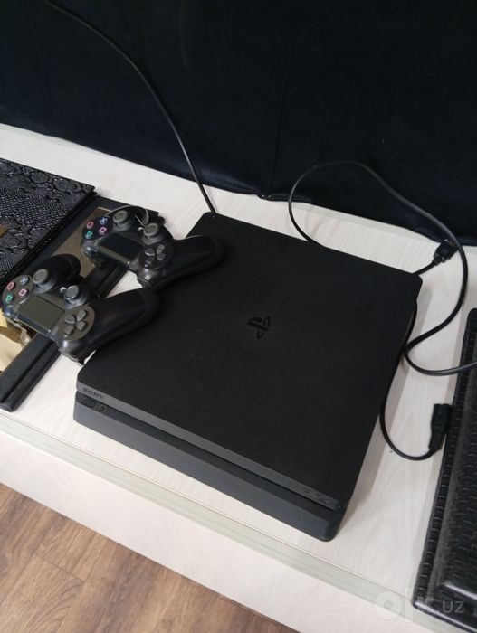 PlayStation 4. 500gb uyinlari bor