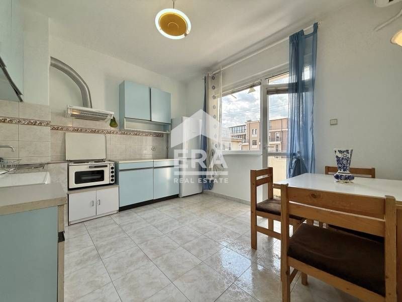 Южен тристаен апартамент с паркомясто в широкия център на София