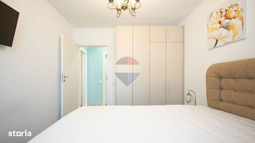 Apartament cu 3 camere de închiriat în zona Tractorul