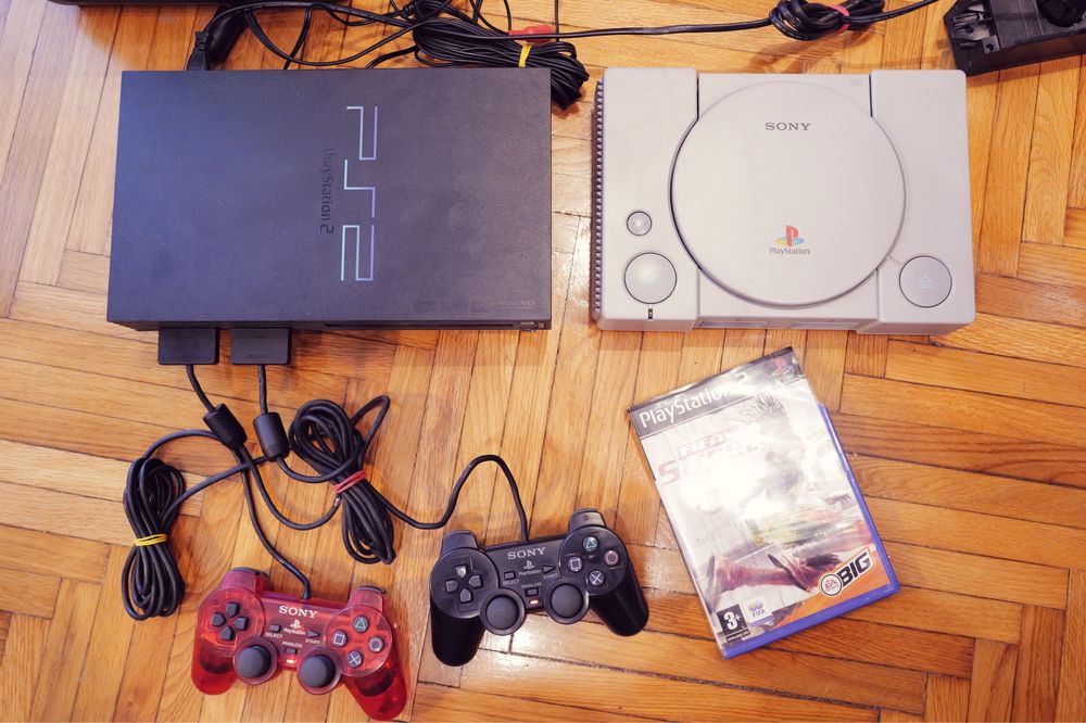 Pachet consola Sony playstation PS 1 si 2 FAT manete joc