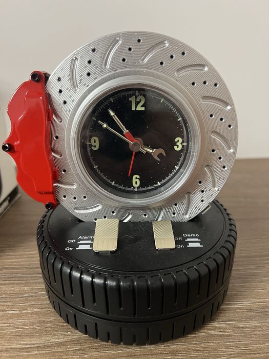 Ceas cu alarma in forma de disc frana
