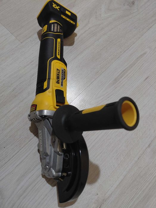 Акумулаторен ъглошлайф DeWALT DCG405FN Solo