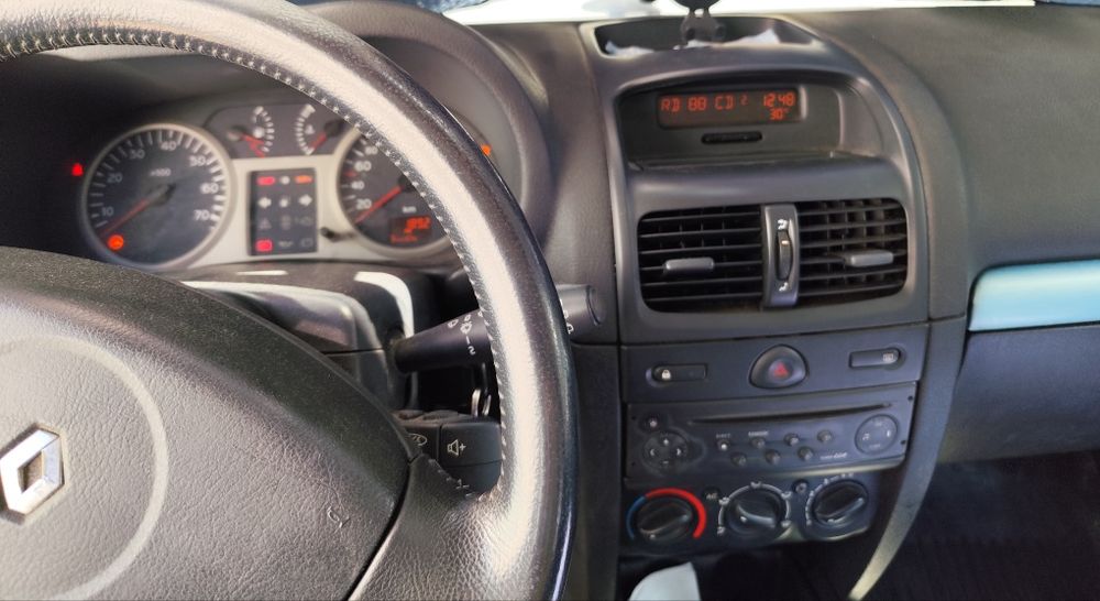 Продавам Рено Клио 2