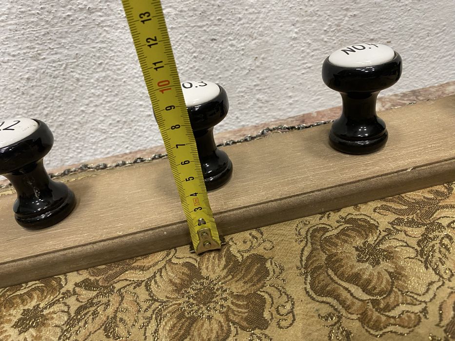 Немска закачалка с порцеланови куки