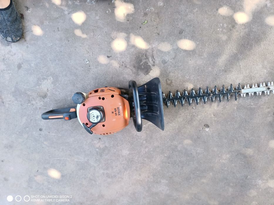 Foarfeca gard viu pe benzina