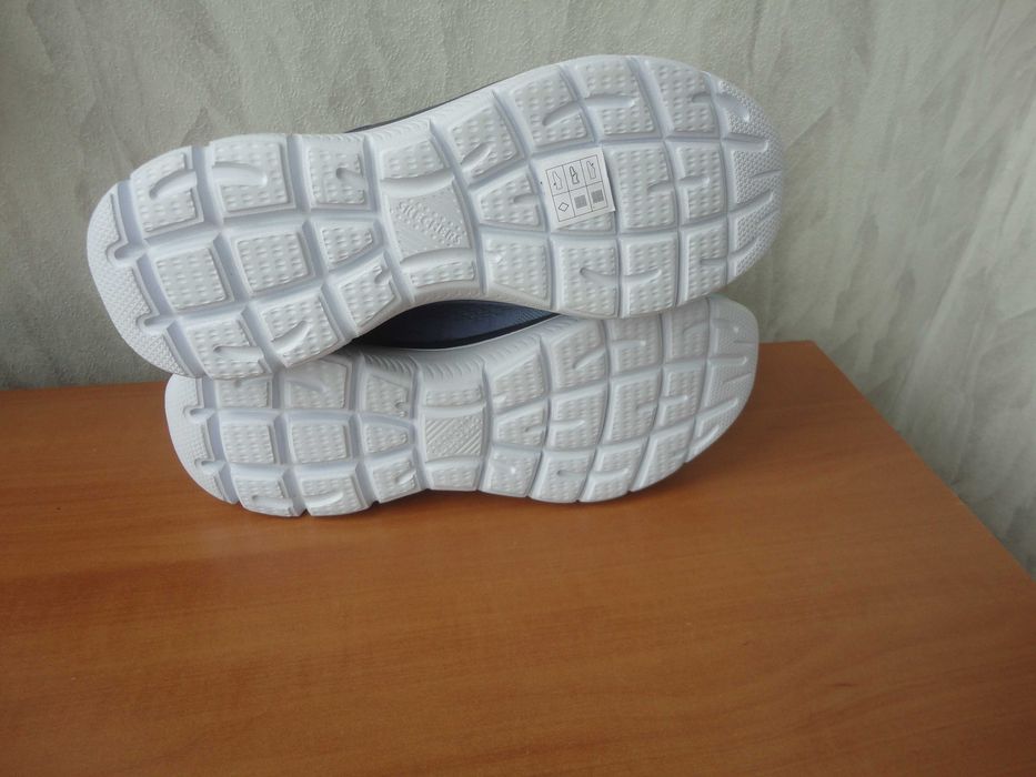 N41 Skechers/нови дамски маратонки