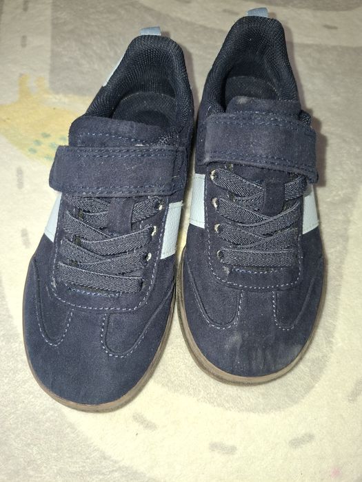 Adidași cu scai copii