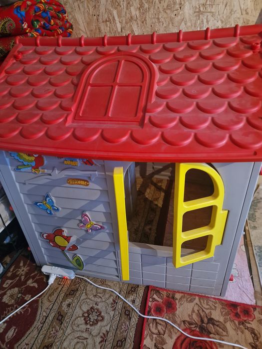 Продается детскии домик и горка