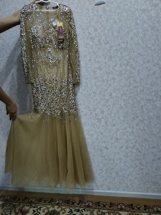 Vecherniy ko'ylak sotiladi