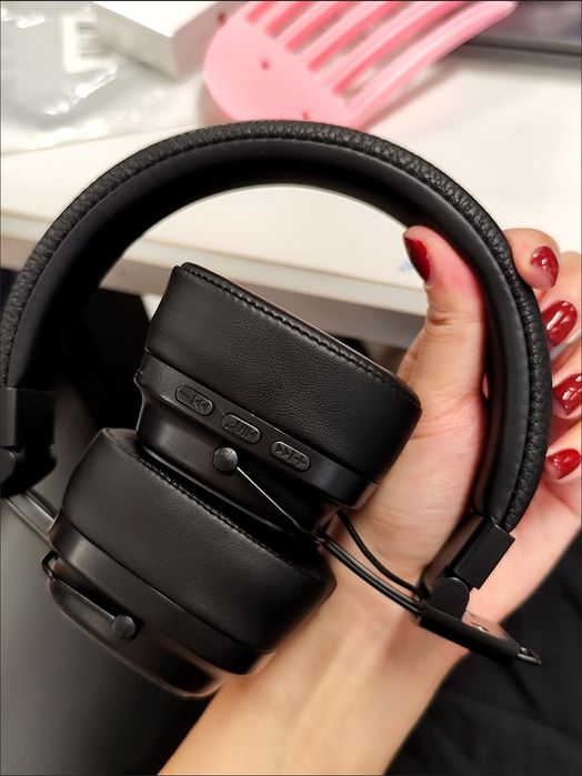 Наушники        .