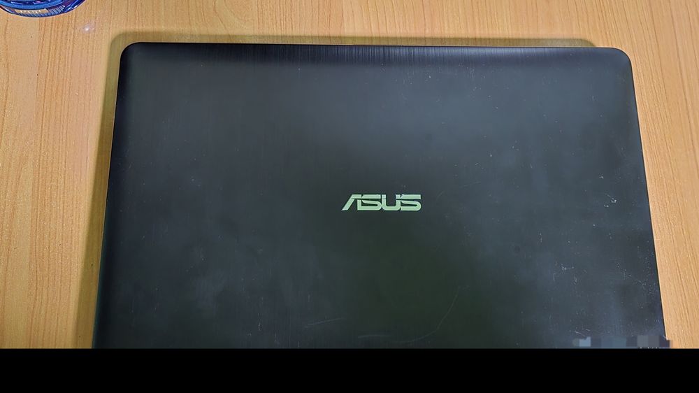 Laptop asus model X540L cu încărcător