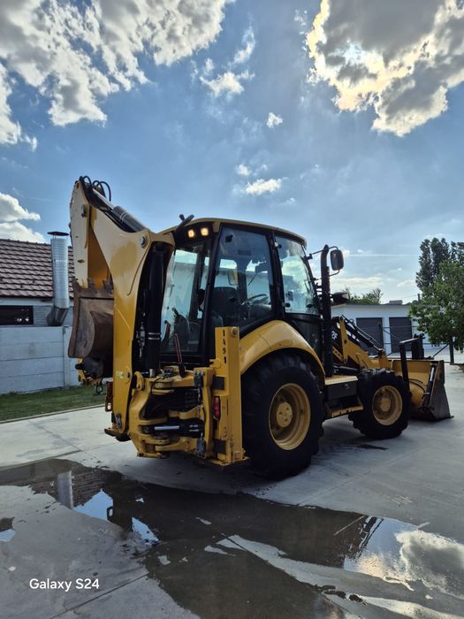 Buldoexcavator Caterpillar