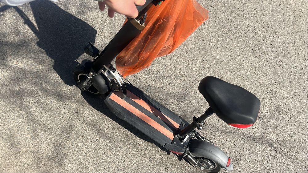 Электросамокат в