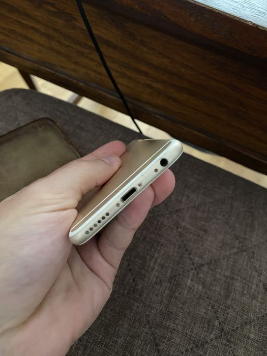 Продавам iPhone 6 в добро състояние.