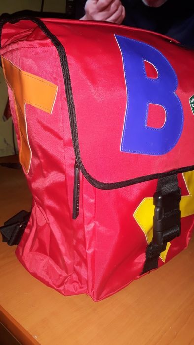 Ghiozdane școlare Beneton noi sigilate cu etichetă ieftine