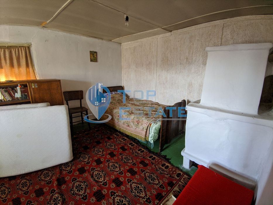 Старинна къща с голям двор в село Мусина