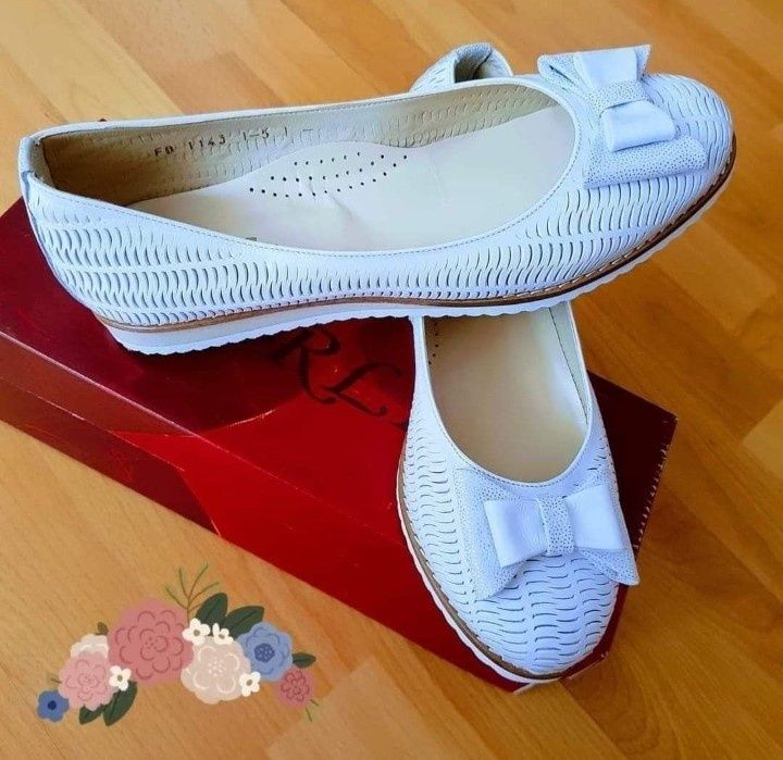 Pantofi albi piele naturala/nr 38,saculet, etichetă