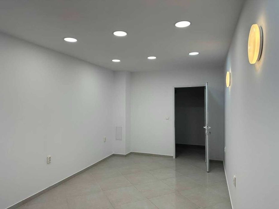 Отдавам помещение под наем 40м2 със санитарен възел.