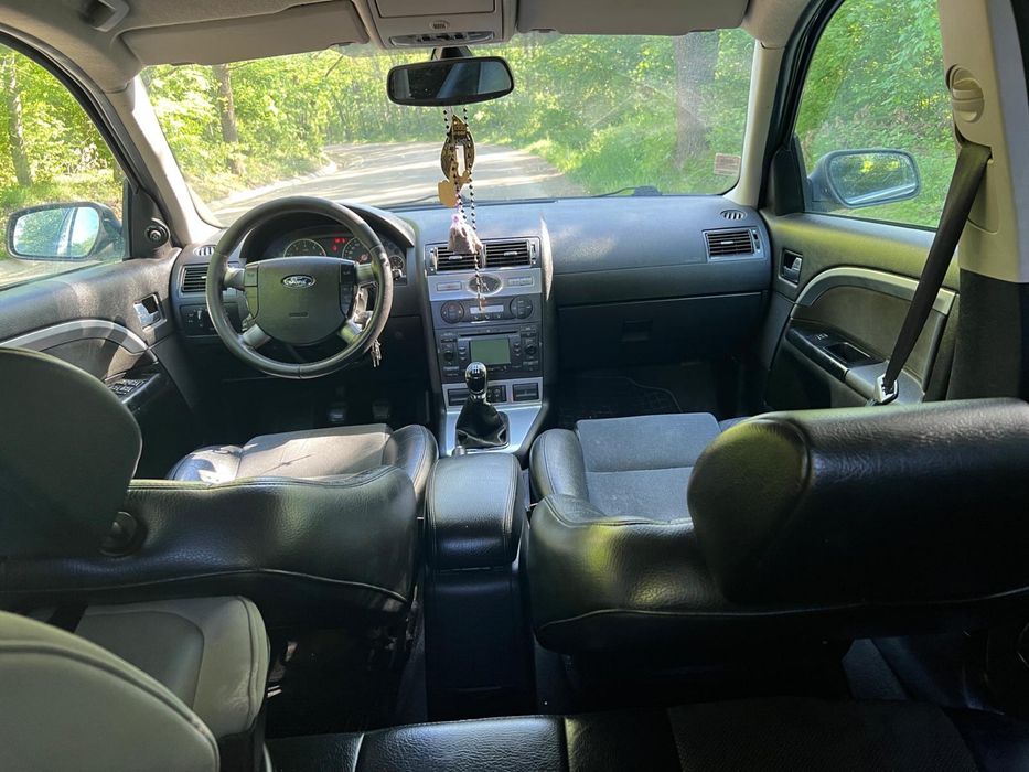 De vânzare 2 autoturisme marca Ford , la super preț.