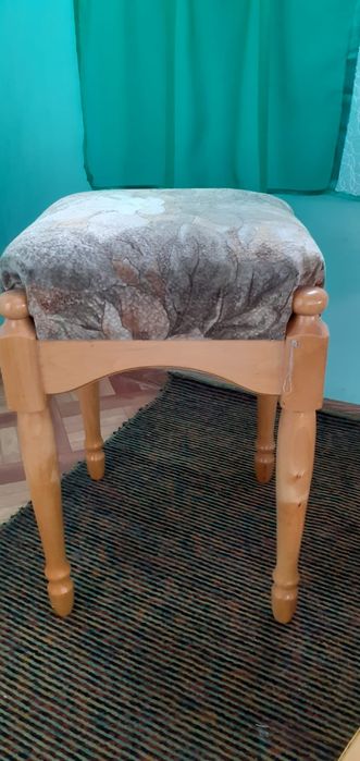 Стол кухонный с 4 табуретками