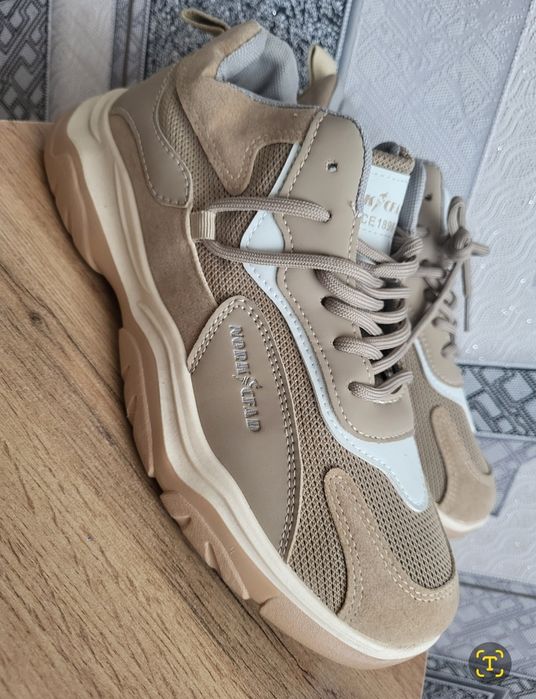 Продам летние  кросовки