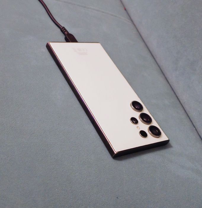 Vand Samsung S23 Ultra + S24 ULTRA