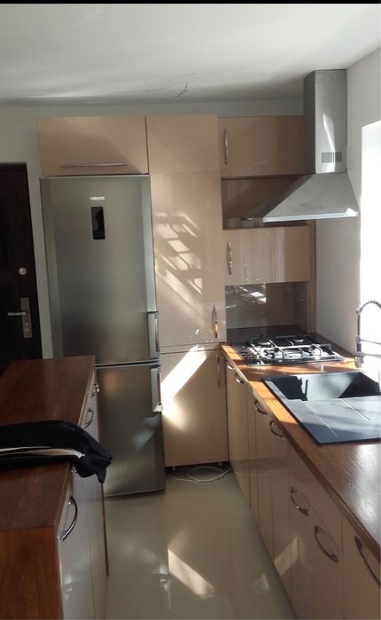 Vand Bucatarie facuta pe comanda cu insula