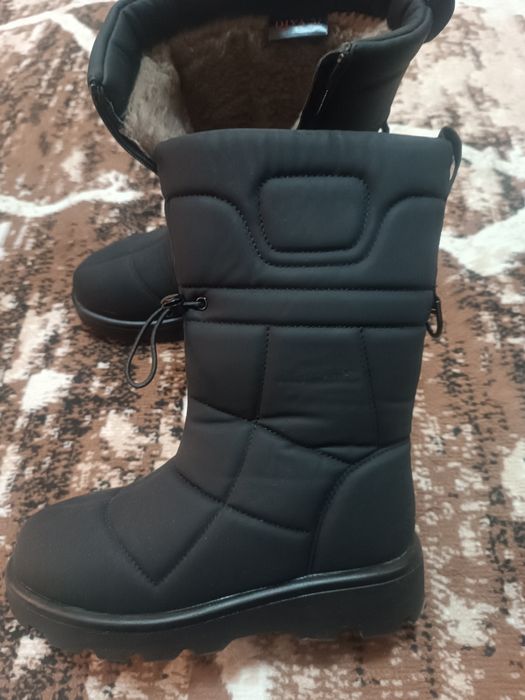 Продам женские сапожки.